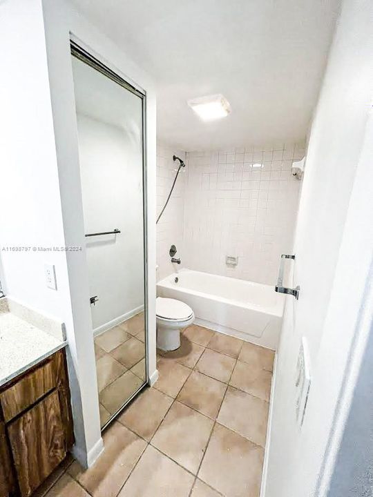 Active With Contract: $1,950 (2 beds, 2 baths, 1236 Square Feet)