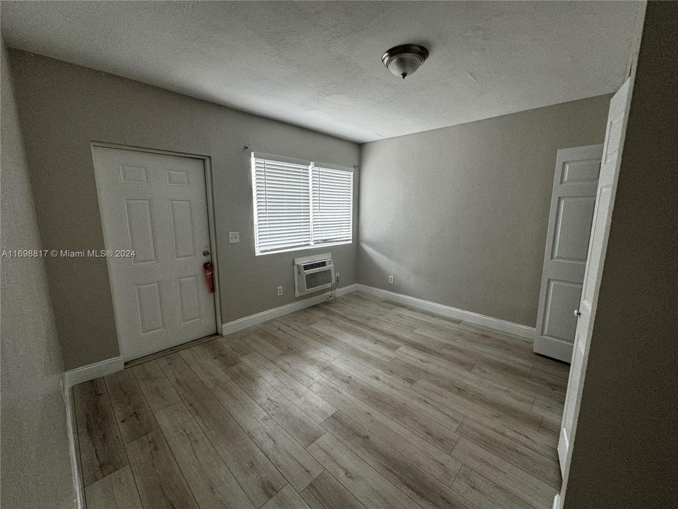 For Rent: $1,950 (2 beds, 1 baths, 920 Square Feet)