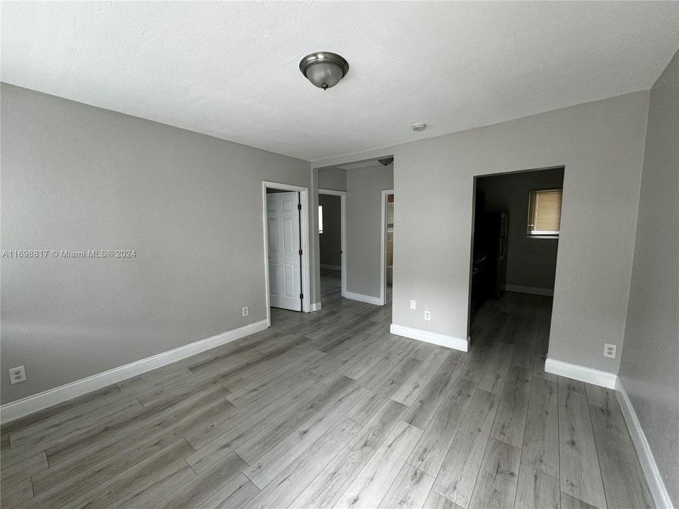 For Rent: $1,950 (2 beds, 1 baths, 920 Square Feet)