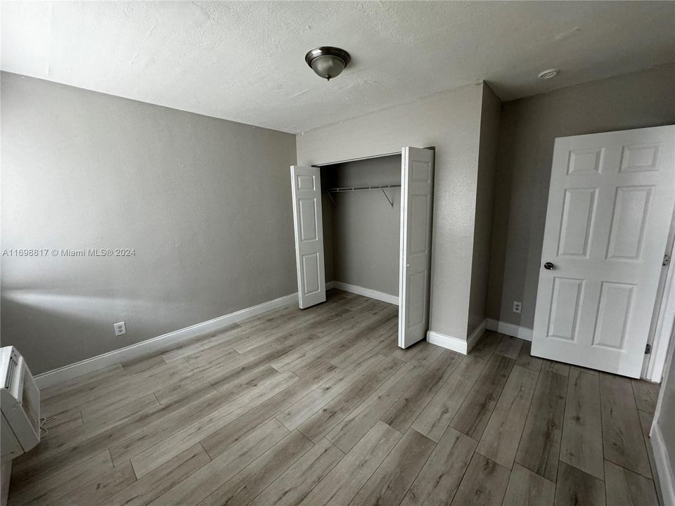 For Rent: $1,950 (2 beds, 1 baths, 920 Square Feet)