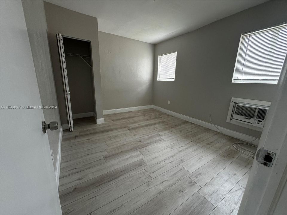 For Rent: $1,950 (2 beds, 1 baths, 920 Square Feet)