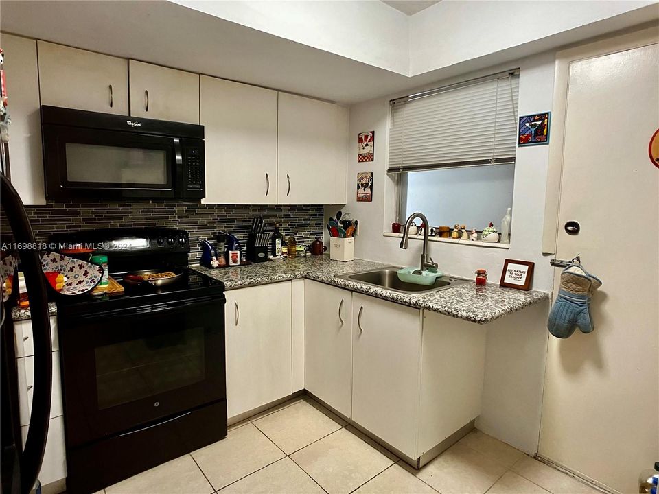 En Venta: $185,000 (2 camas, 2 baños, 1150 Pies cuadrados)