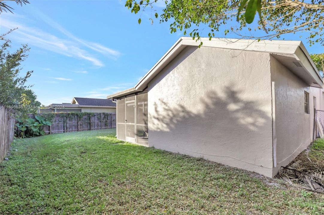 For Sale: $585,000 (4 beds, 2 baths, 1922 Square Feet)