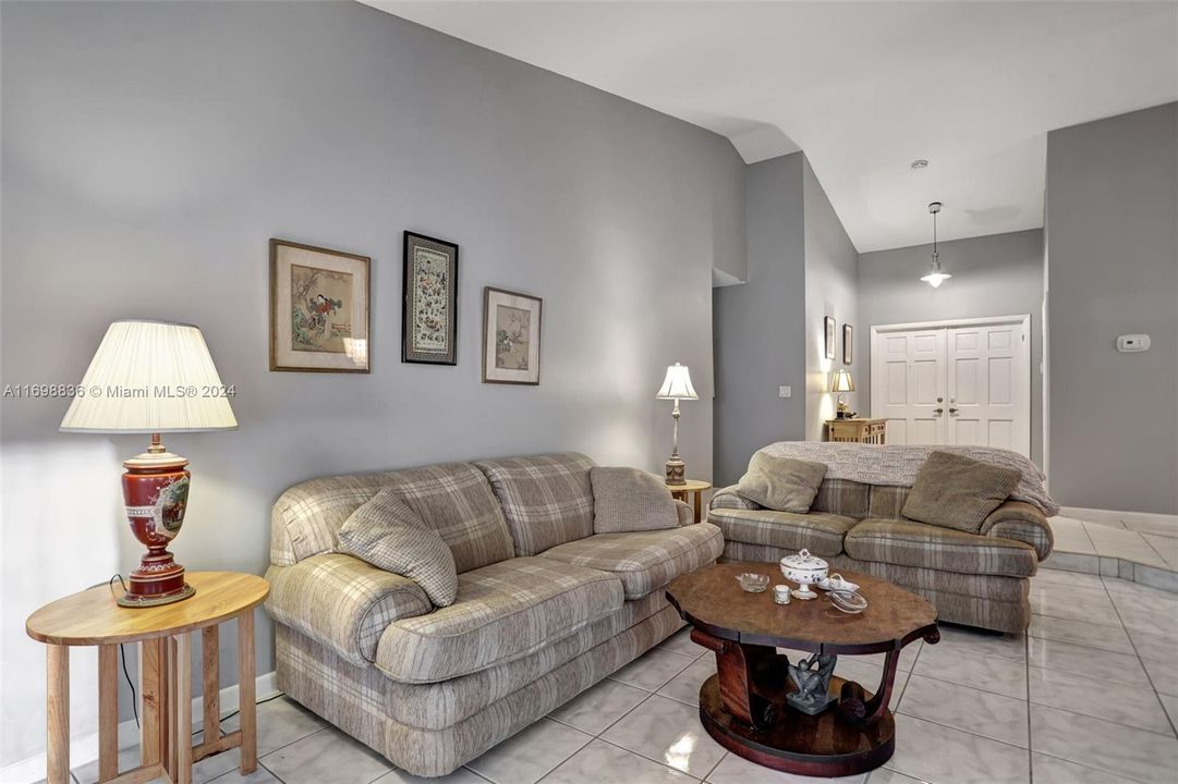 For Sale: $585,000 (4 beds, 2 baths, 1922 Square Feet)