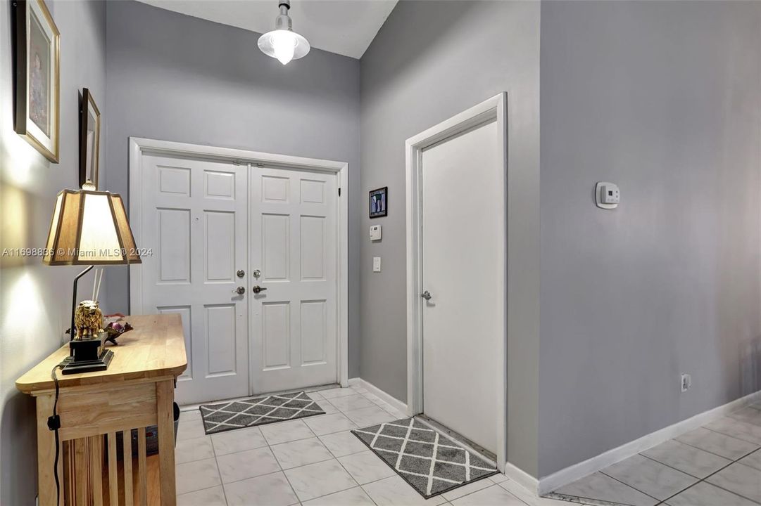 For Sale: $585,000 (4 beds, 2 baths, 1922 Square Feet)