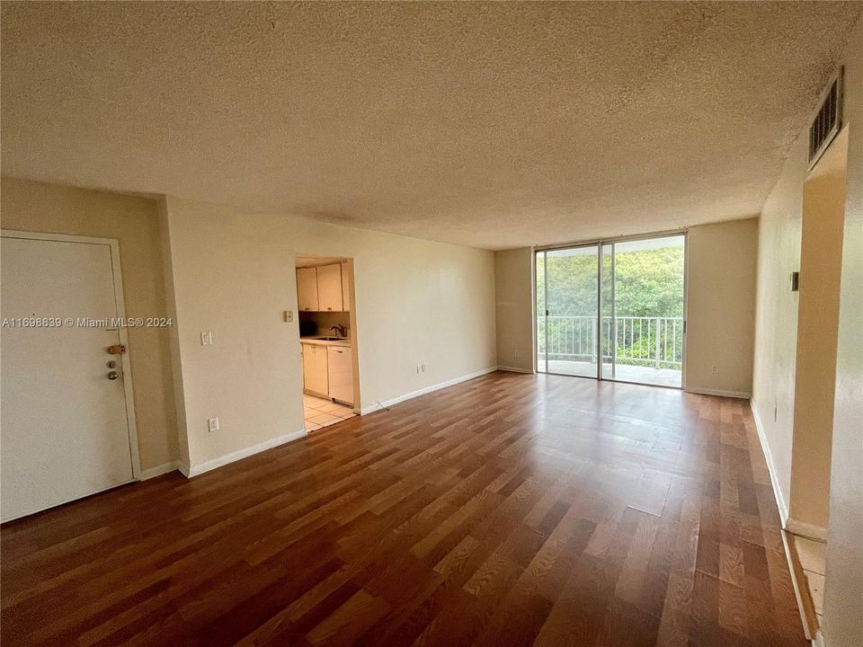 For Rent: $2,250 (2 beds, 2 baths, 1036 Square Feet)