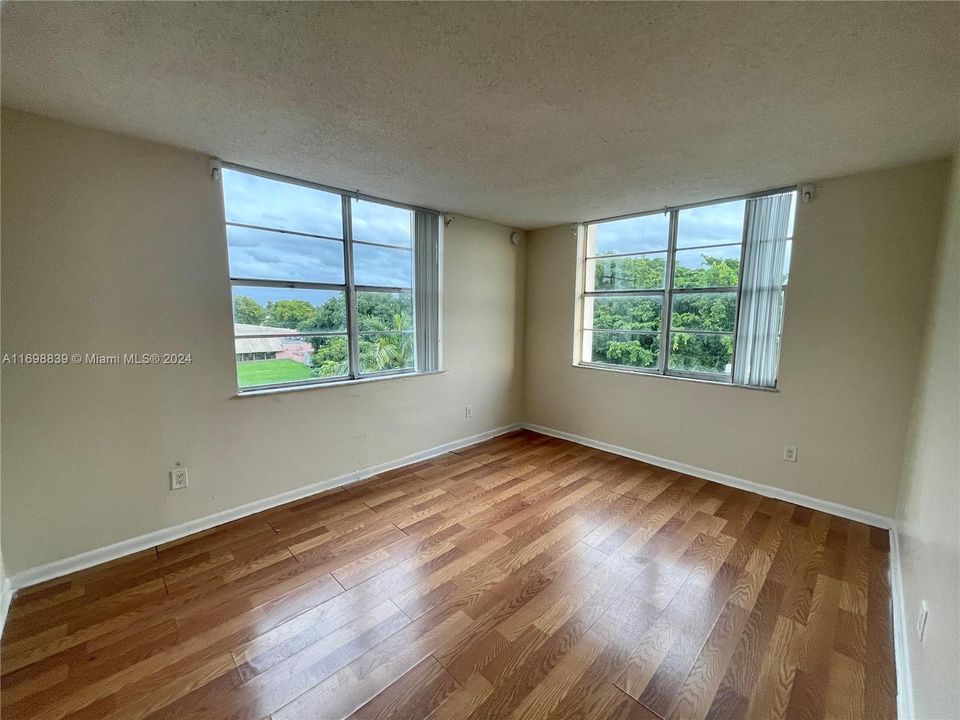 For Rent: $2,250 (2 beds, 2 baths, 1036 Square Feet)