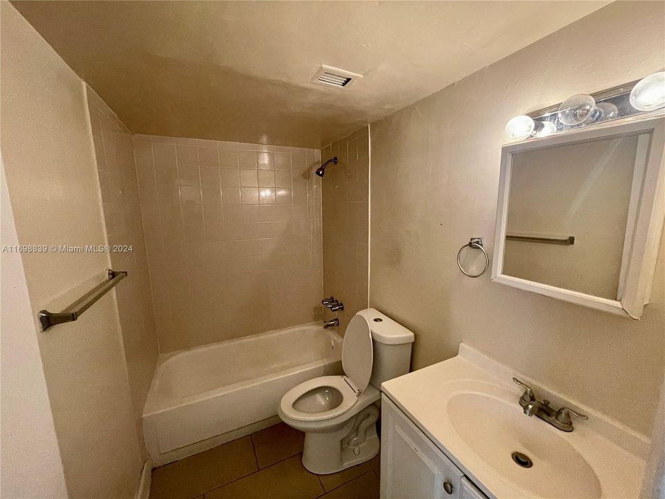 For Rent: $2,250 (2 beds, 2 baths, 1036 Square Feet)