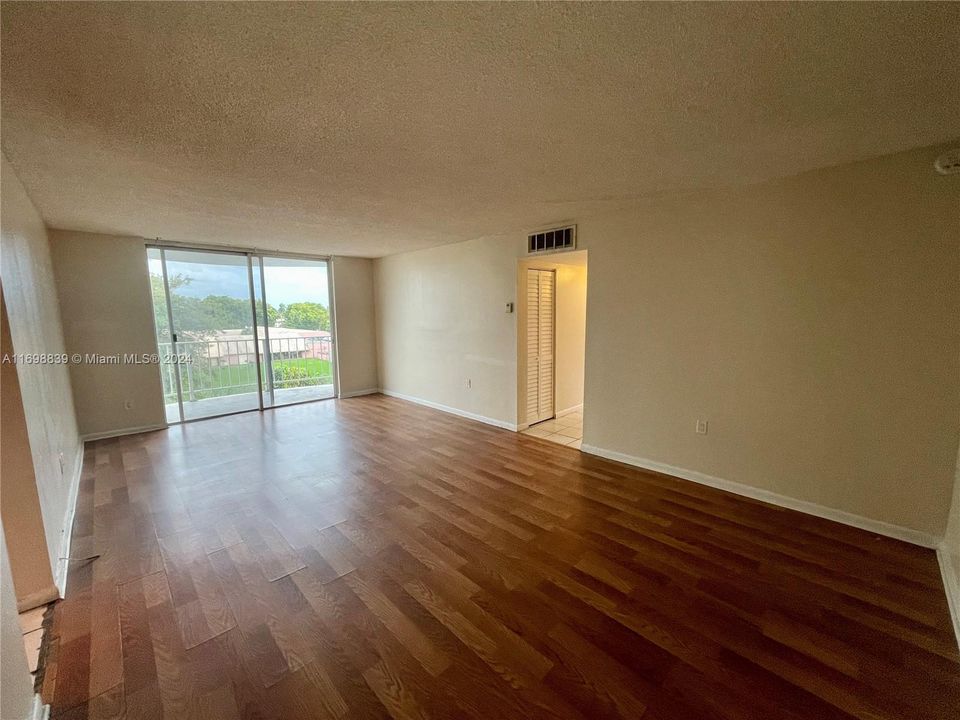 For Rent: $2,250 (2 beds, 2 baths, 1036 Square Feet)