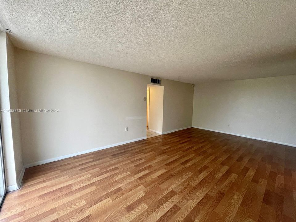 For Rent: $2,250 (2 beds, 2 baths, 1036 Square Feet)