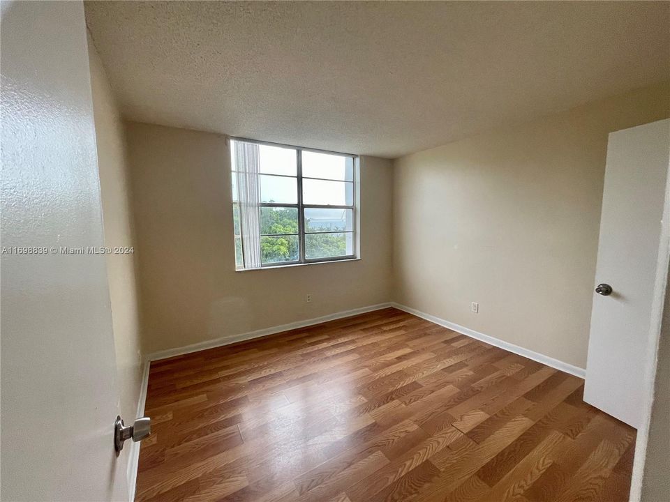 For Rent: $2,250 (2 beds, 2 baths, 1036 Square Feet)