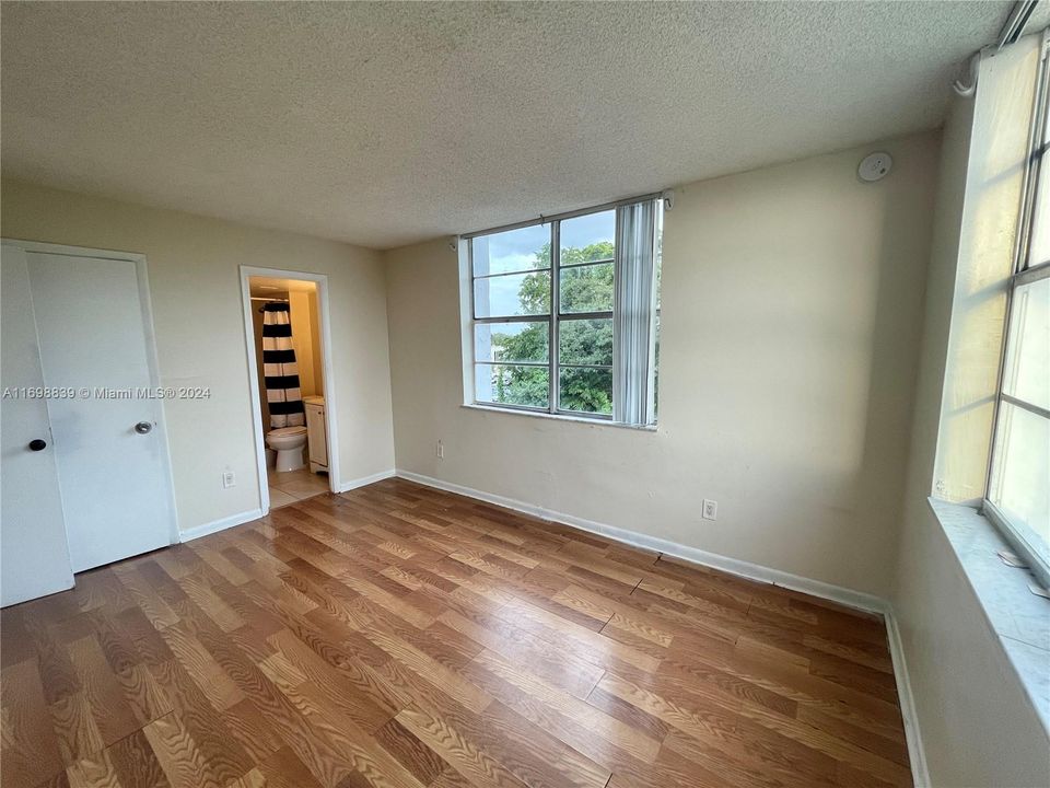 For Rent: $2,250 (2 beds, 2 baths, 1036 Square Feet)