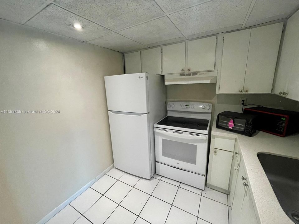 For Rent: $2,250 (2 beds, 2 baths, 1036 Square Feet)