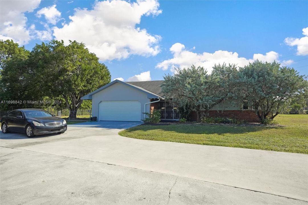 For Sale: $1,500,000 (4 beds, 2 baths, 2330 Square Feet)