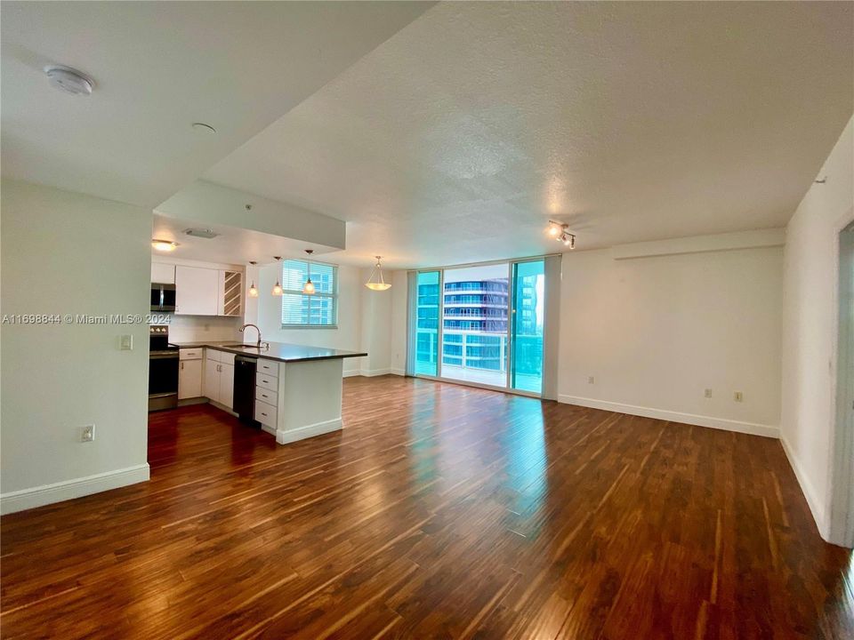 For Rent: $3,600 (2 beds, 2 baths, 1255 Square Feet)