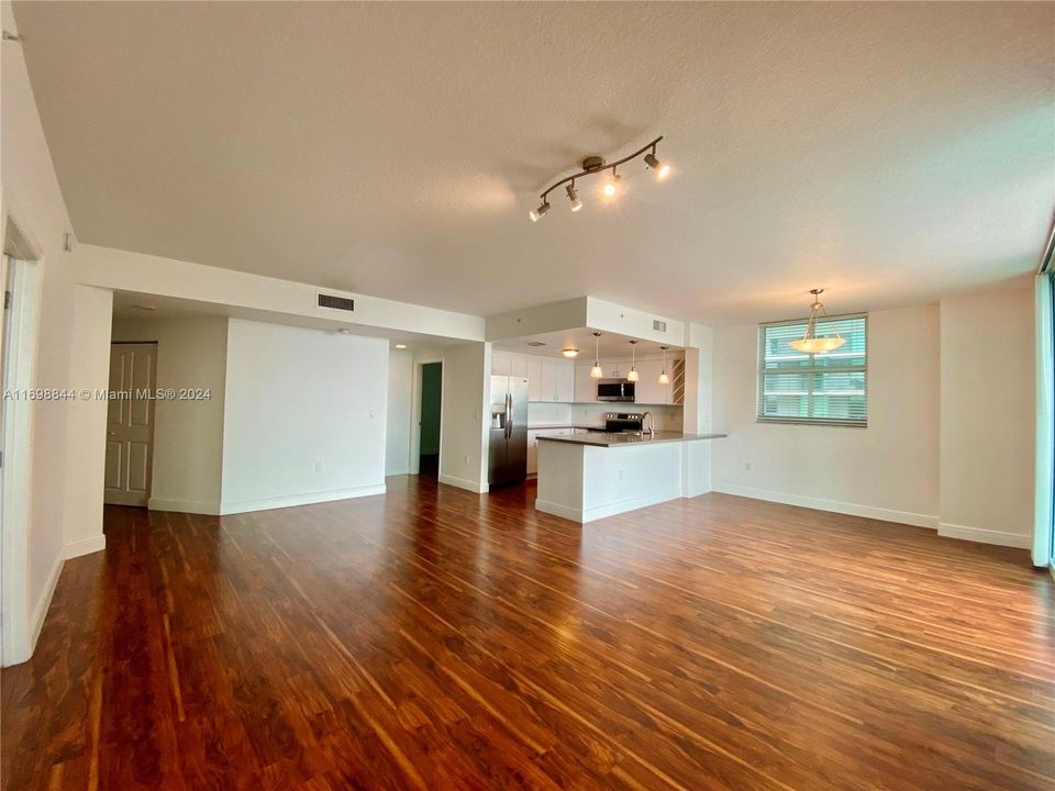 For Rent: $3,600 (2 beds, 2 baths, 1255 Square Feet)