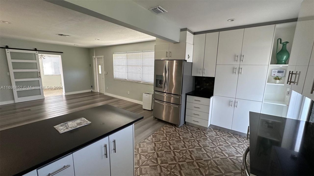 For Rent: $4,800 (2 beds, 2 baths, 1293 Square Feet)