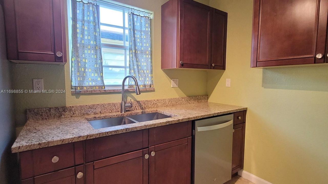 For Rent: $3,000 (3 beds, 3 baths, 1281 Square Feet)