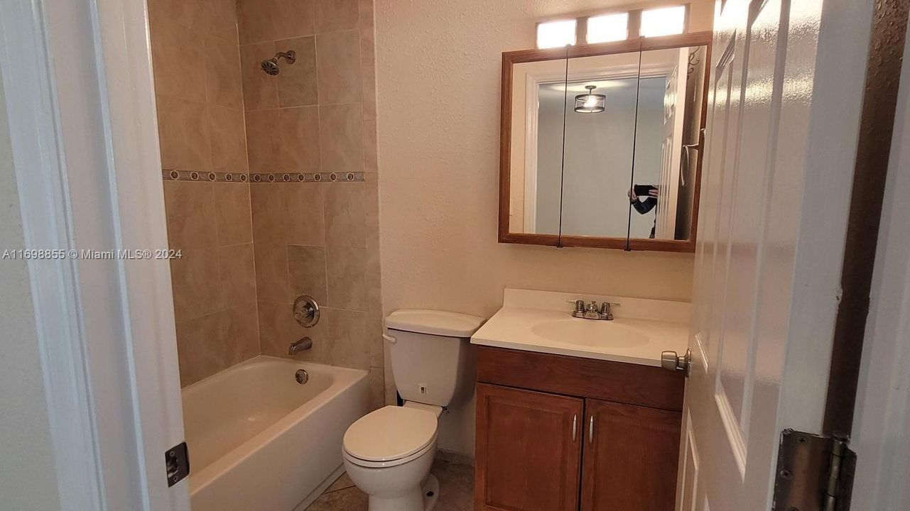 For Rent: $3,000 (3 beds, 3 baths, 1281 Square Feet)