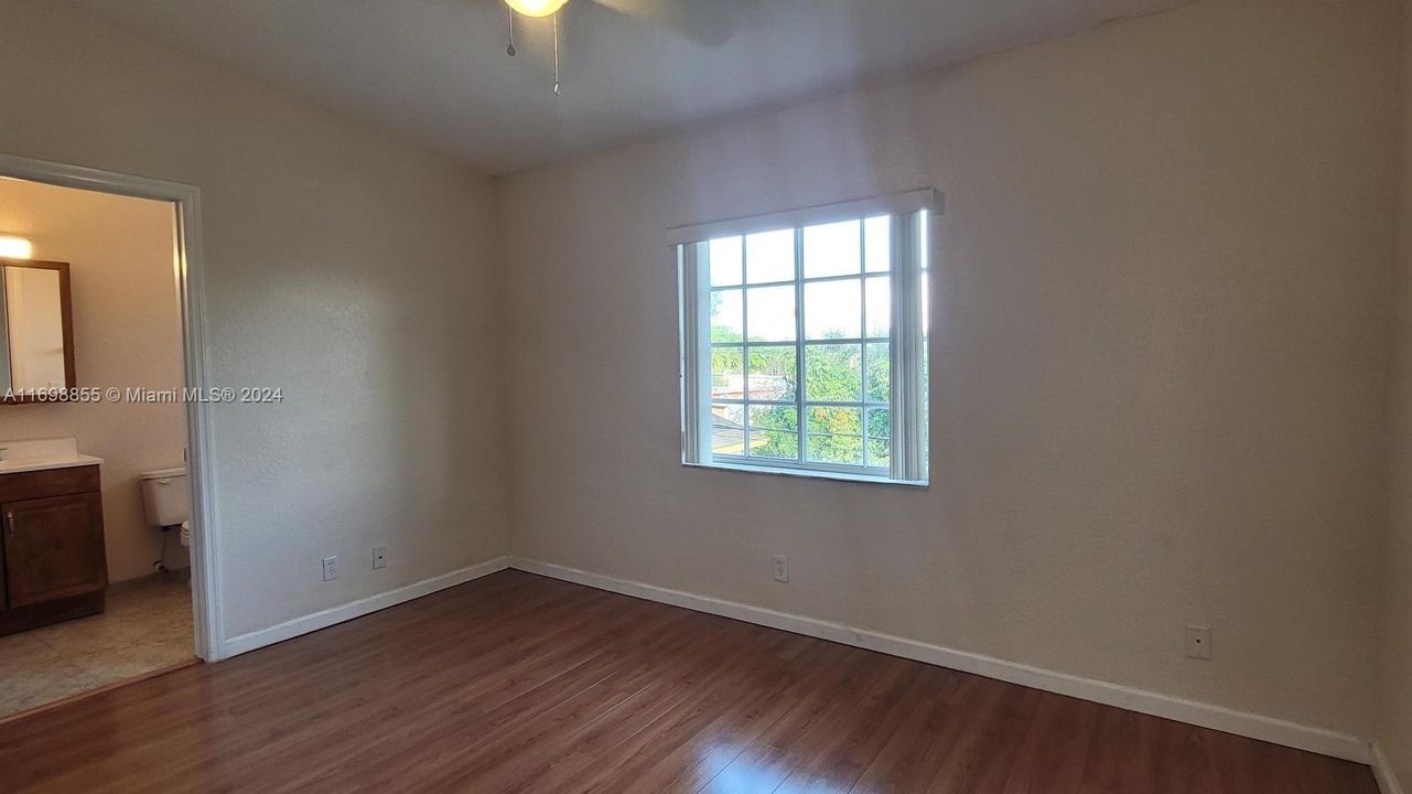 For Rent: $3,000 (3 beds, 3 baths, 1281 Square Feet)