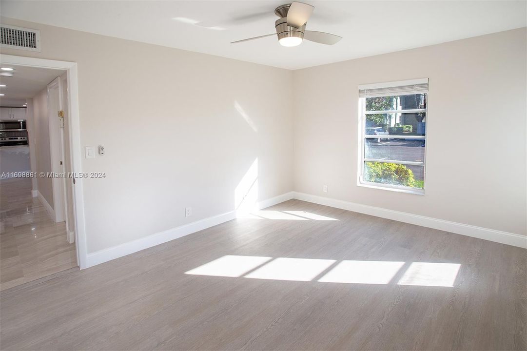 For Sale: $228,000 (2 beds, 2 baths, 850 Square Feet)