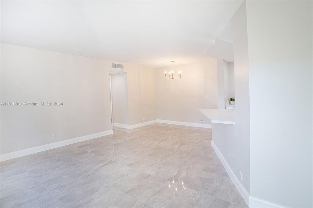 For Sale: $228,000 (2 beds, 2 baths, 850 Square Feet)