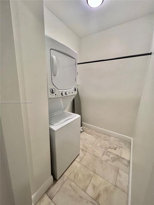 For Rent: $2,150 (1 beds, 1 baths, 446 Square Feet)