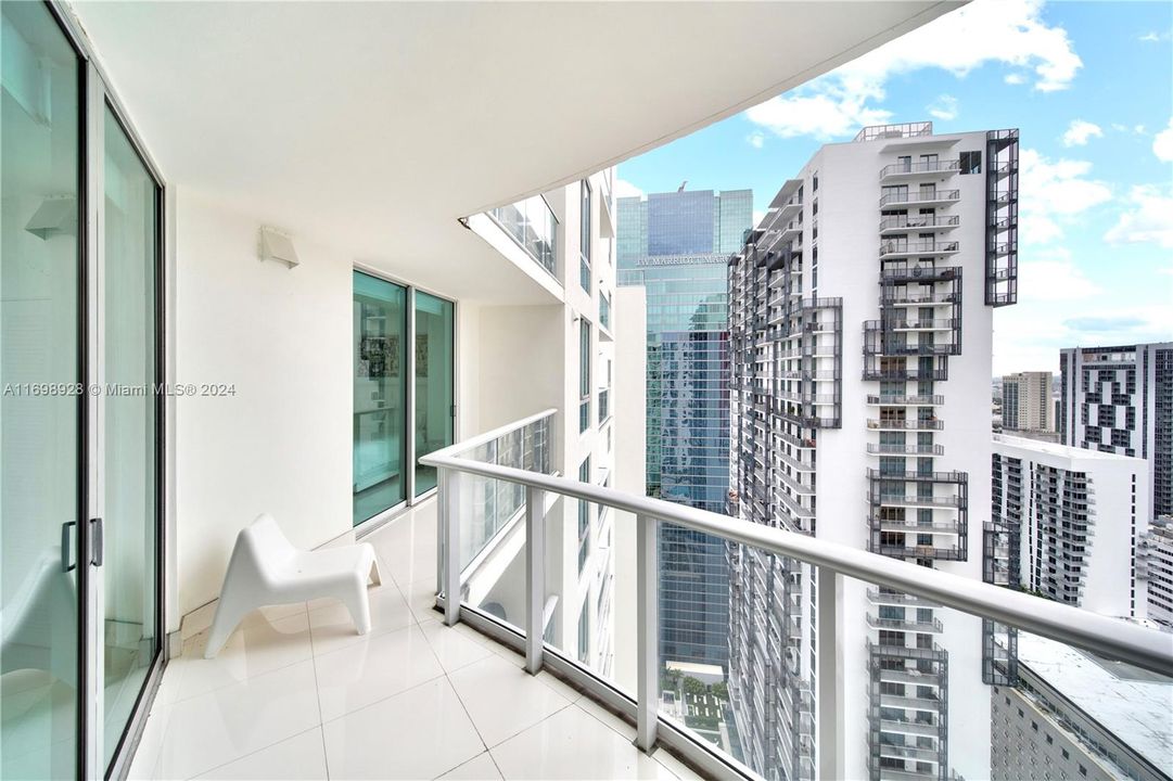 For Sale: $455,000 (1 beds, 1 baths, 733 Square Feet)