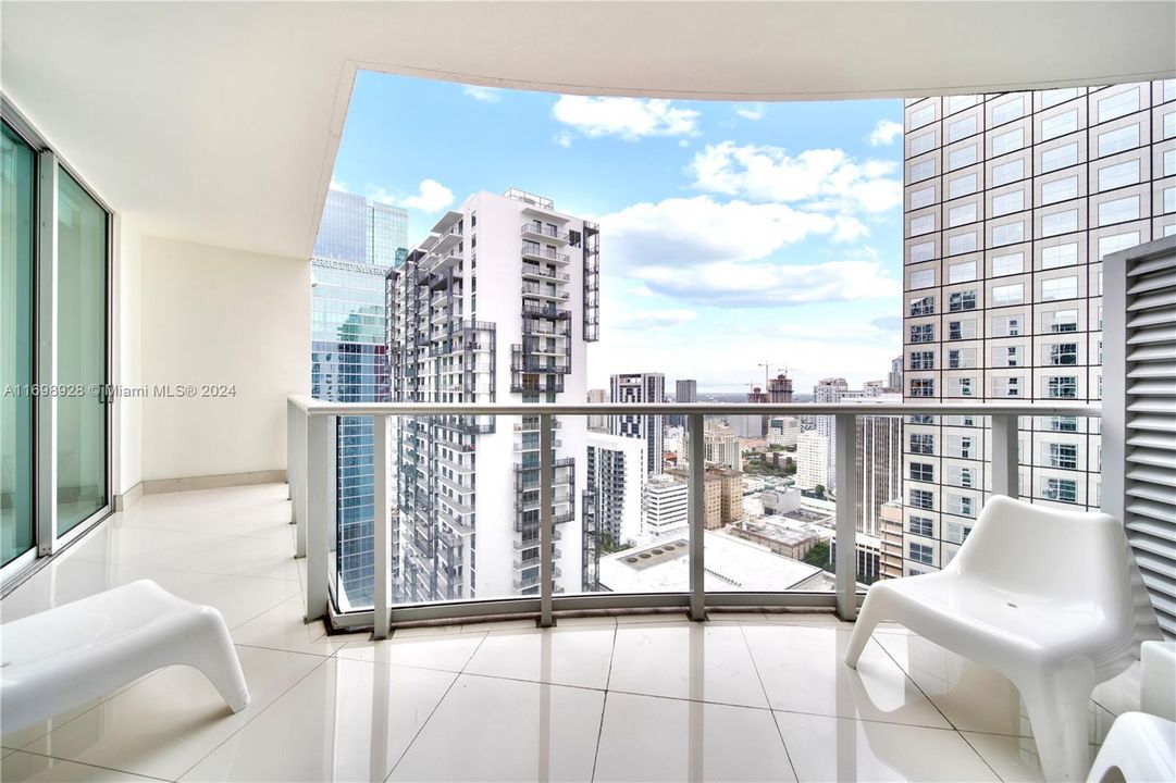 For Sale: $455,000 (1 beds, 1 baths, 733 Square Feet)