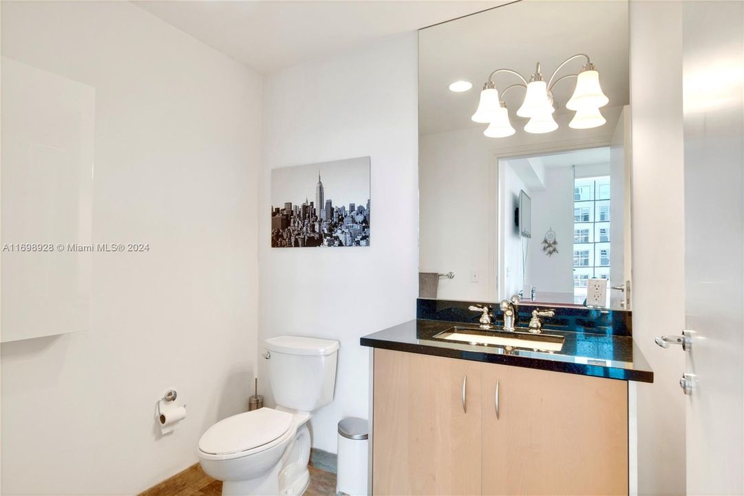 For Sale: $455,000 (1 beds, 1 baths, 733 Square Feet)