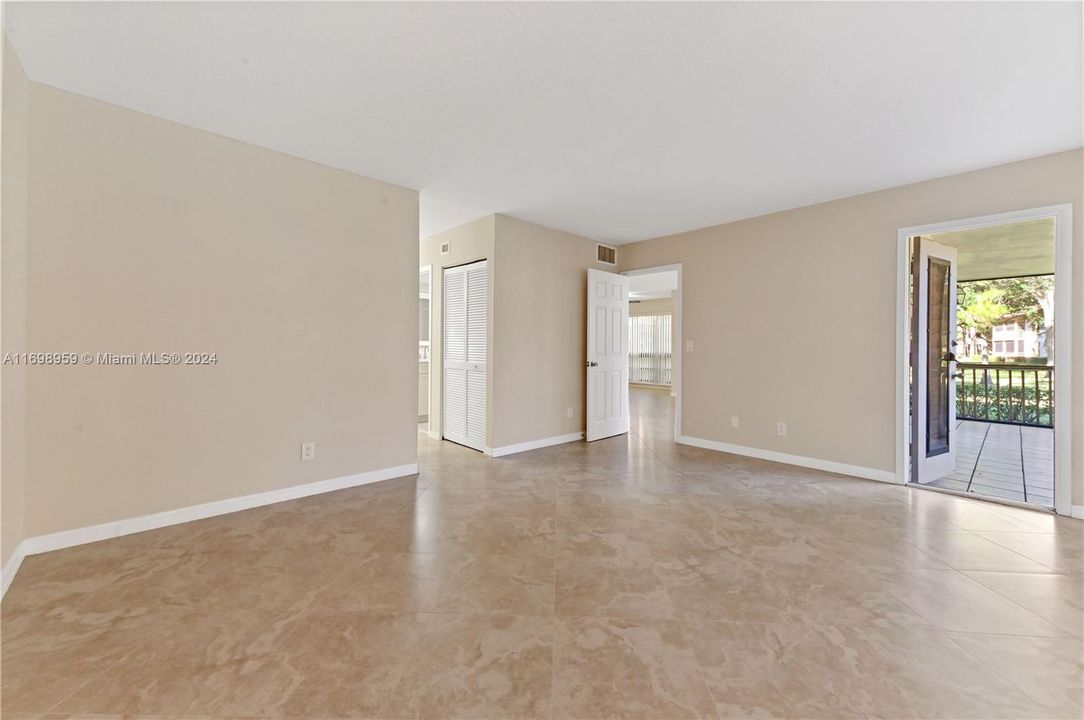 For Sale: $469,000 (2 beds, 2 baths, 1366 Square Feet)