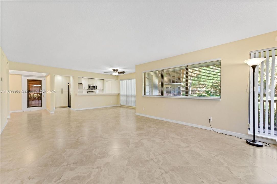 For Sale: $469,000 (2 beds, 2 baths, 1366 Square Feet)