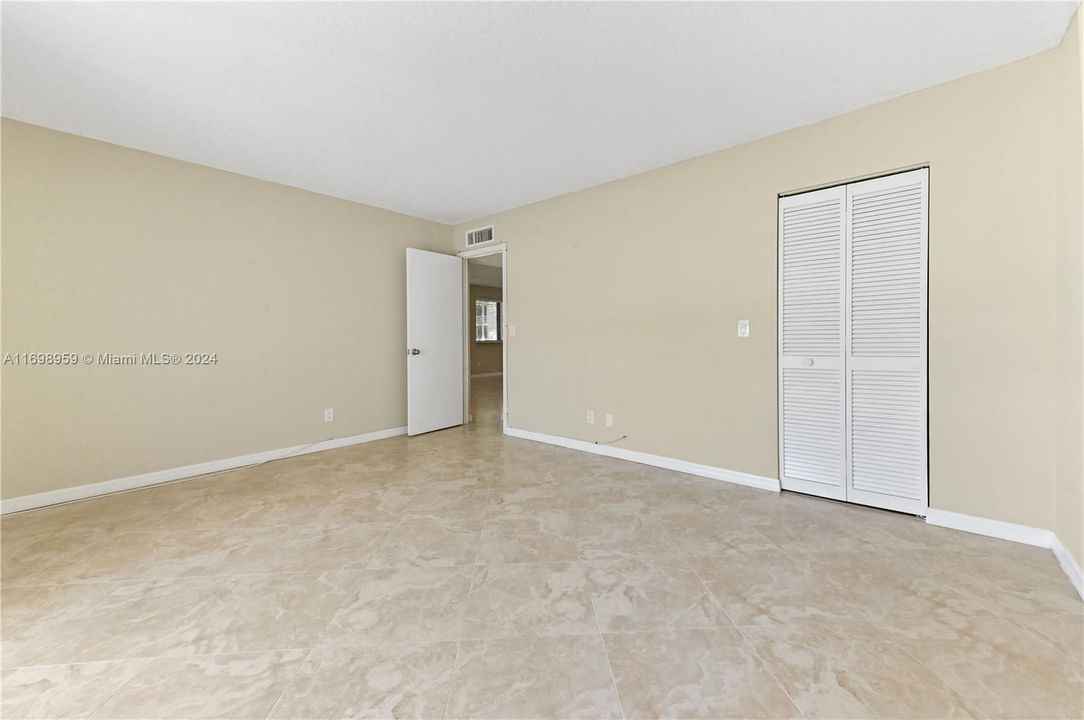 For Sale: $469,000 (2 beds, 2 baths, 1366 Square Feet)