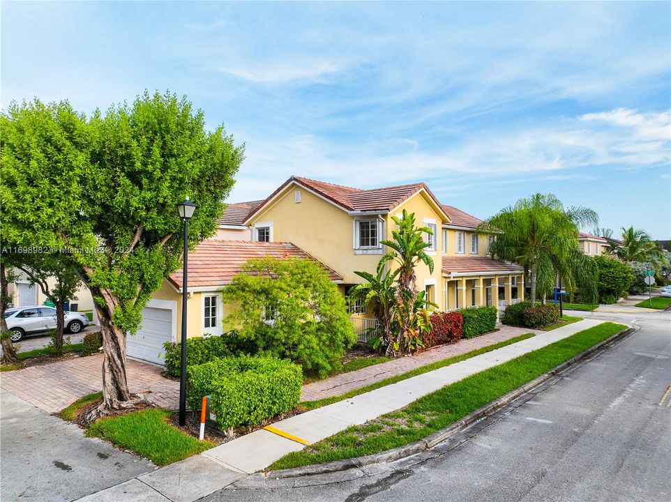 For Sale: $510,000 (3 beds, 2 baths, 2799 Square Feet)