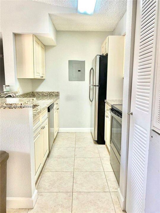 For Rent: $1,800 (1 beds, 1 baths, 650 Square Feet)