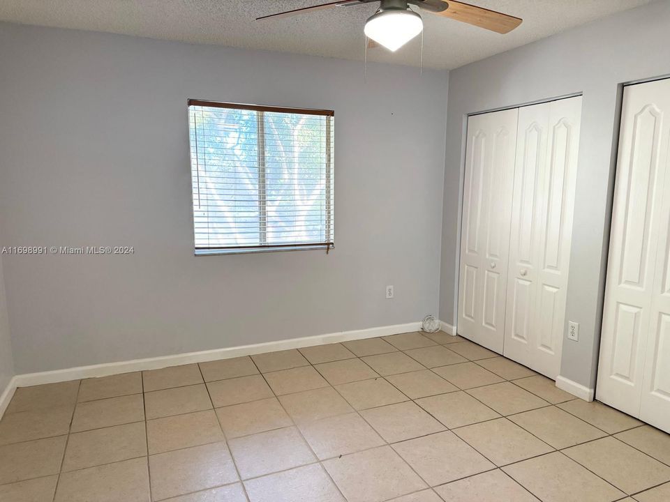 For Rent: $2,300 (2 beds, 1 baths, 950 Square Feet)