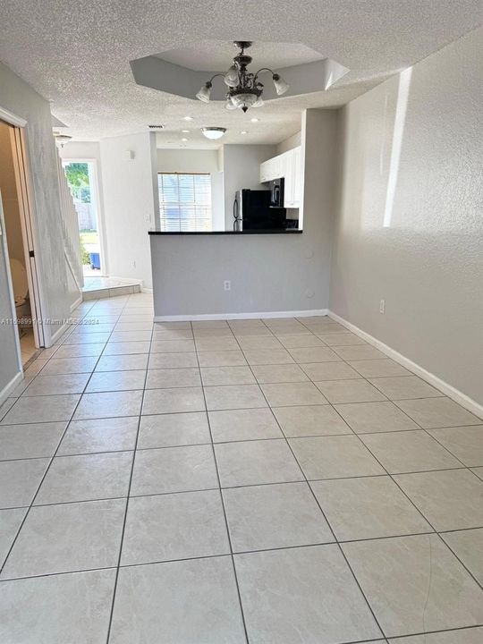 For Rent: $2,300 (2 beds, 1 baths, 950 Square Feet)