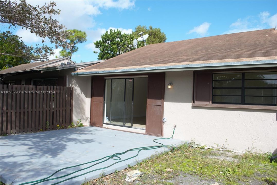 For Sale: $469,000 (2 beds, 1 baths, 1060 Square Feet)