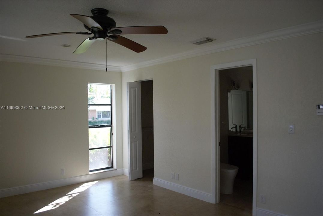 For Rent: $2,900 (2 beds, 1 baths, 1060 Square Feet)