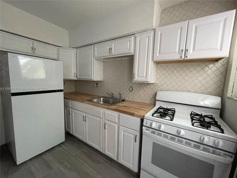 For Rent: $2,300 (2 beds, 2 baths, 1209 Square Feet)