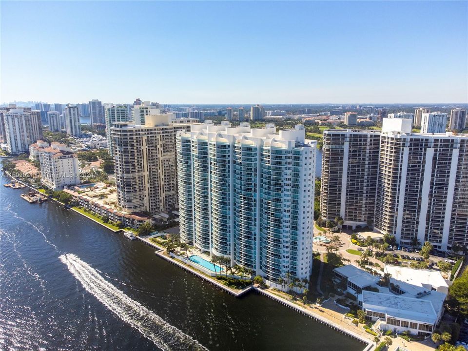 For Sale: $1,275,000 (2 beds, 3 baths, 2973 Square Feet)