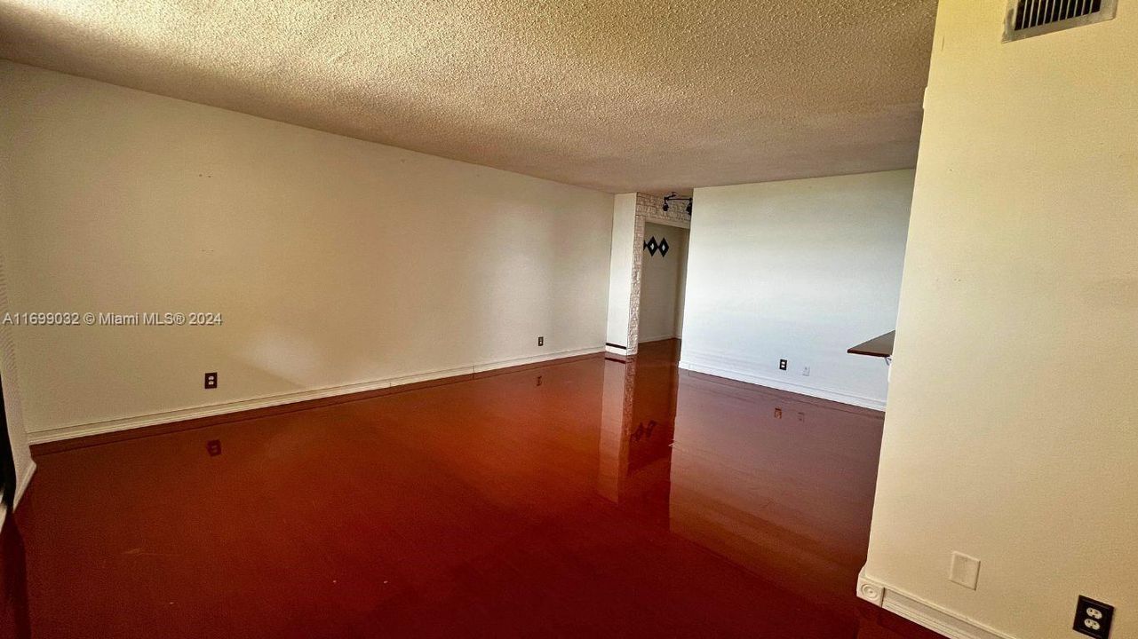 For Sale: $180,000 (1 beds, 1 baths, 850 Square Feet)