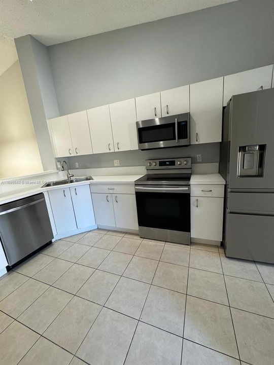 For Rent: $2,600 (2 beds, 2 baths, 1126 Square Feet)