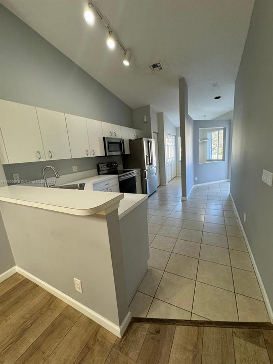 For Rent: $2,600 (2 beds, 2 baths, 1126 Square Feet)