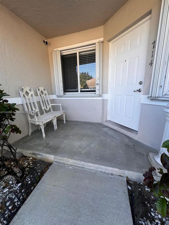 For Rent: $2,600 (2 beds, 2 baths, 1126 Square Feet)