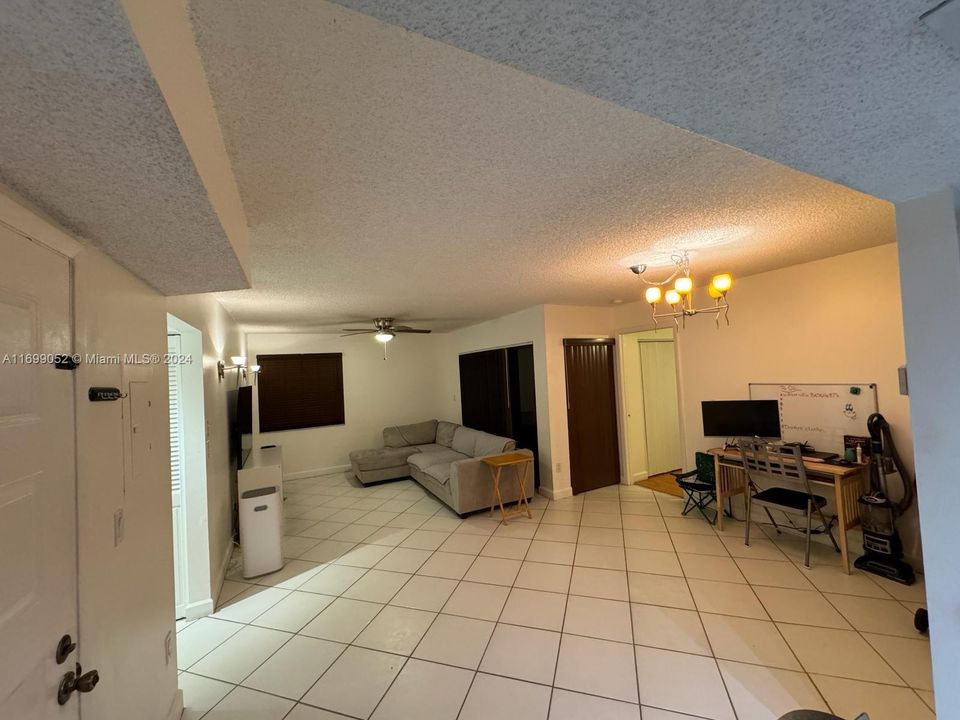 For Rent: $2,300 (2 beds, 2 baths, 903 Square Feet)