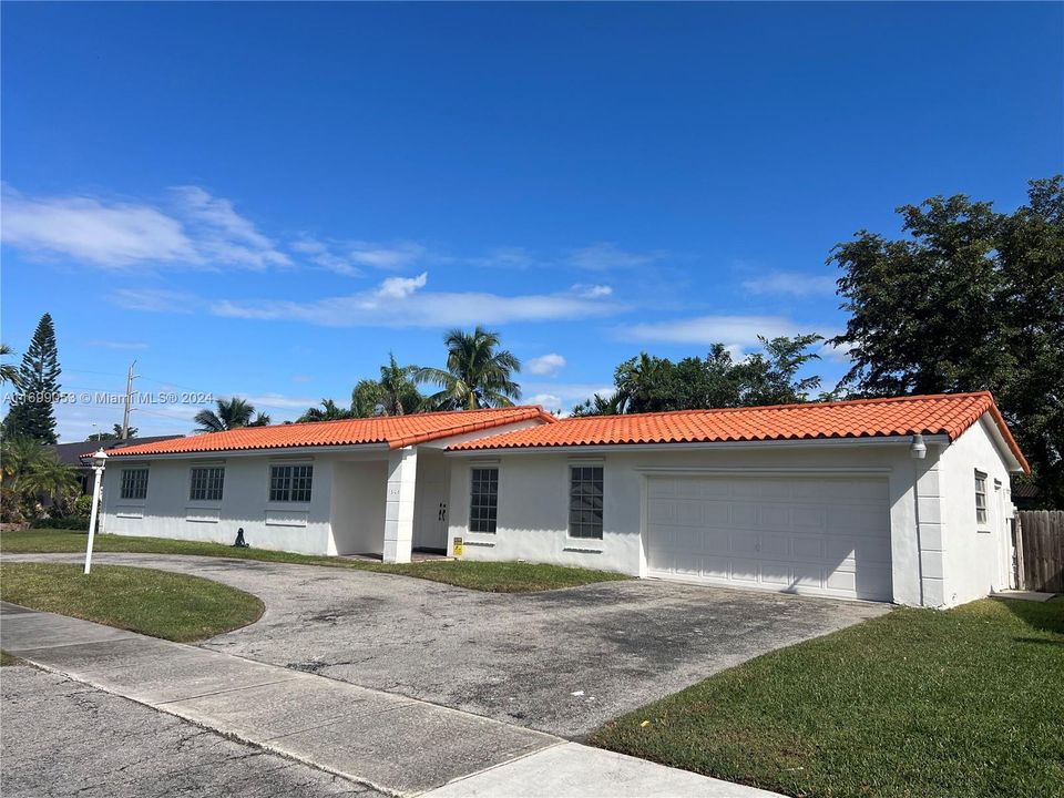 Active With Contract: $3,800 (4 beds, 2 baths, 1891 Square Feet)