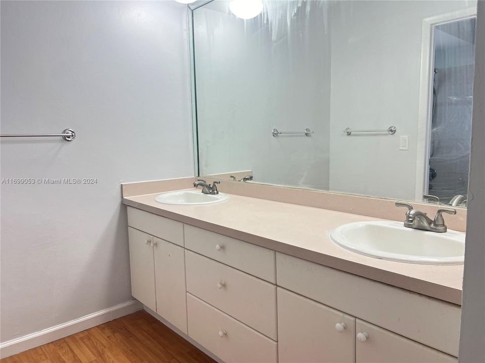 Active With Contract: $3,800 (4 beds, 2 baths, 1891 Square Feet)