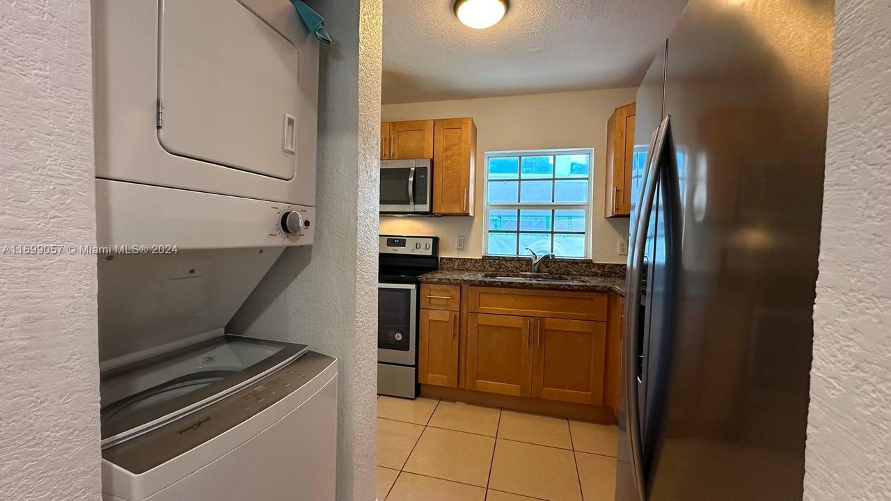 For Sale: $449,000 (2 beds, 2 baths, 1082 Square Feet)