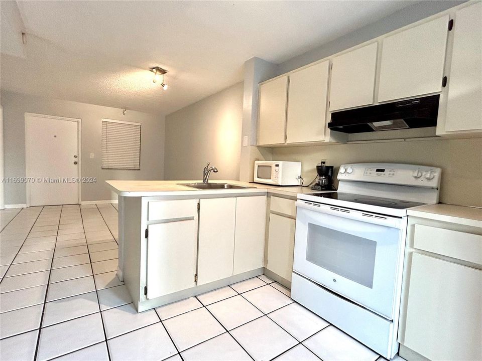 For Rent: $2,250 (2 beds, 2 baths, 625 Square Feet)